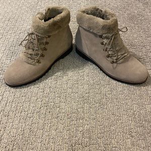 Women’s Blondo Rachel Waterproof Boots...Size 11